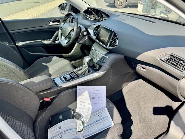 Peugeot 308 SW 1.2 Allure /131 PK NAP/ 1e eigenaar/ AUT/ Pano/ Trekhaak/ LED/ PDC/ Nieuwe Riem/ Lage KM/ Line assist