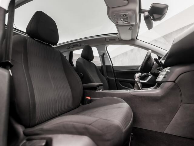 Peugeot 308 SW 1.2 PureTech Sport (PANORAMADAK, NAVIGATIE, PARKEERSENSOREN, SPORTSTOELEN, GETINT GLAS, CRUISE, LM VELGEN, NIEUWSTAAT)