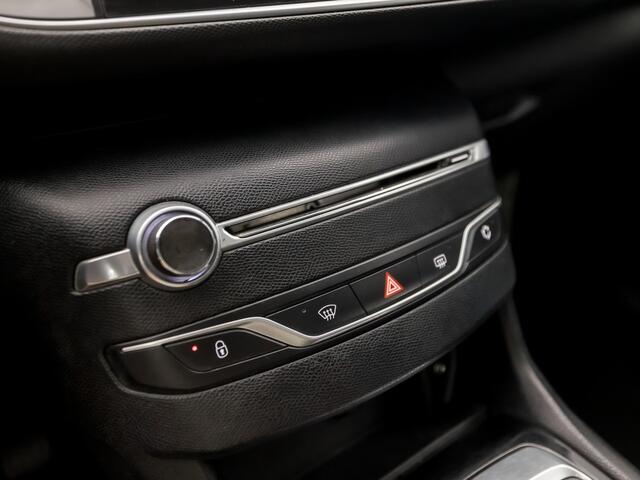 Peugeot 308 SW 1.2 PureTech Sport (PANORAMADAK, NAVIGATIE, PARKEERSENSOREN, SPORTSTOELEN, GETINT GLAS, CRUISE, LM VELGEN, NIEUWSTAAT)