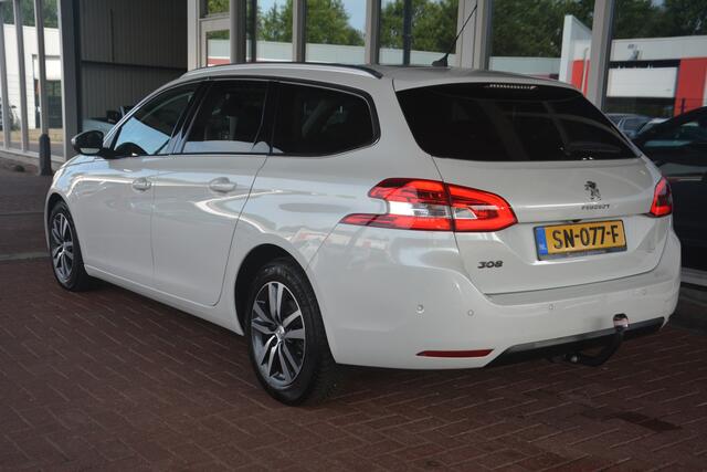 Peugeot 308 SW 2.0 BlueHDI Blue Lease Premium Nederlandse auto 2.0 HDI AUTOMAAT 99547 NAP laatste beurt bij 88118 met oa camera trekhaak pdc navigatie stoelverwarming panorama dak pdc getinte ramen trekgewicht 1400kg geremd