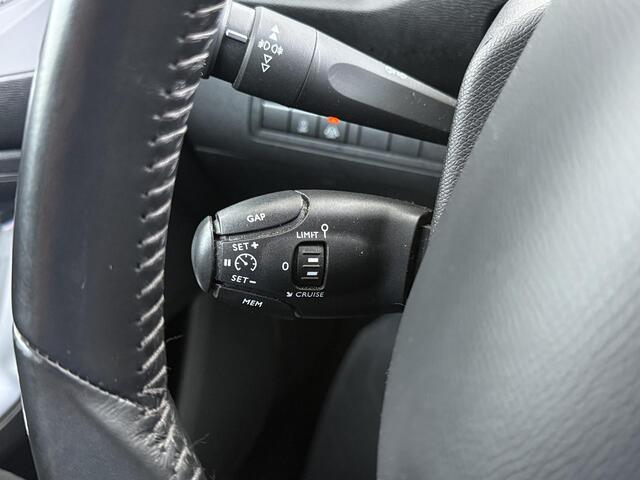 Peugeot 308 SW 1.2 PureTech Blue Lease Premium | Panoramadak | Navigatie | Stoelverwarming | Climate control
