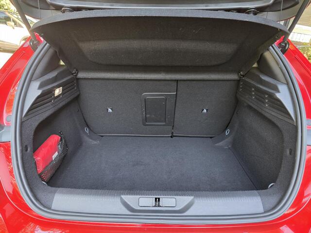 Peugeot 308 GT 1.2 Turbo 130pk EAT8 | FOCAL HIFI | 360° CAMERA | ADAPTIVE CRUISE | NAVI | DAB+ | ALL-SEASON BANDEN | ALCANTARA/LEDER |