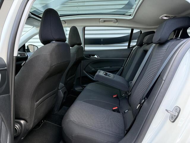 Peugeot 308 1.2 PureTech Blue Lease Executive 2e Eigenaar|Navi|Pano|Carplay|Clima|Cruise|PDC|Trekhaak|D-riem vv in 2026|N.A.P|Nieuwe APK bij Aflevering
