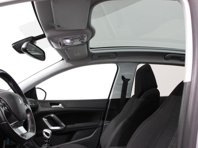 Peugeot 308 1.2 PureTech Blue Lease Premium Lees opmerkingen! Handel/Export ! Panorama dak Trekhaak Camera Navigatie Climate Control Cruise Control Lichtmetalen Velgen