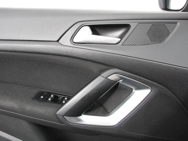 Peugeot 308 1.2 PureTech Blue Lease Premium Lees opmerkingen! Handel/Export ! Panorama dak Trekhaak Camera Navigatie Climate Control Cruise Control Lichtmetalen Velgen