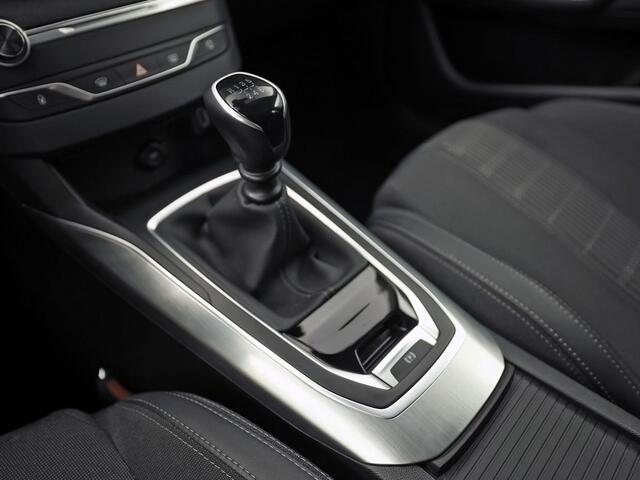 Peugeot 308 SW 1.2 PureTech Premium Sport (VIRTUAL COCKPIT, APPLE CARPLAY, GROOT NAVI, 360 CAMERA, SPORTSTOELEN, LEDER, TREKHAAK, GETINT GLAS, NIEUWSTAAT)