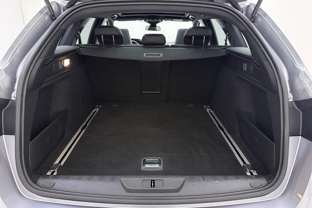 Peugeot 308 SW 1.2T Blue Lease GT | Panorama dak | 18'' Lichtmetalen velgen | Full LED | Trekhaak | Alcantara bekleding | Digitale Cockpit | Apple Carplay & Android Auto | Keyless Entry & Start | Camera | Climate Control | Navigatie | VOL!