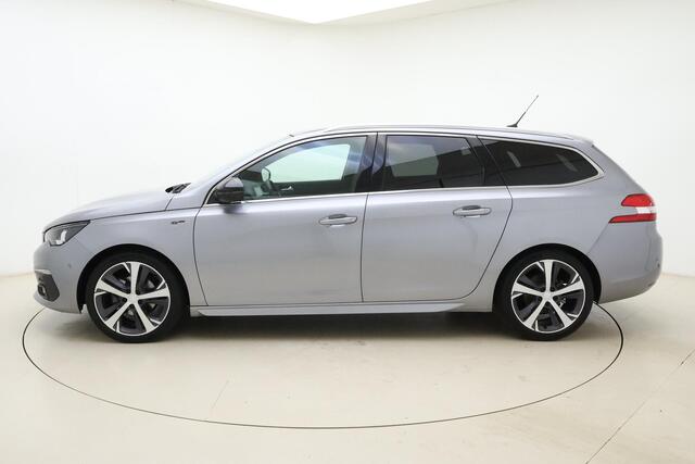 Peugeot 308 SW 1.2T Blue Lease GT | Panorama dak | 18'' Lichtmetalen velgen | Full LED | Trekhaak | Alcantara bekleding | Digitale Cockpit | Apple Carplay & Android Auto | Keyless Entry & Start | Camera | Climate Control | Navigatie | VOL!