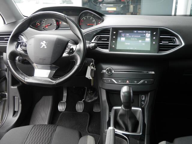 Peugeot 308 SW 1.2 PureTech Style | 130 PK | Panoramadak | Climate control | Parkeersensoren | Lichtmetalen velgen | Getint glas | Cruise control