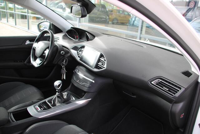 Peugeot 308 1.2 PureTech 130pk Allure Airco Navi Carplay Panoramadak 50.926km Nieuwstaat
