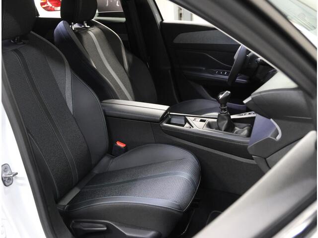 Peugeot 308 1.2 130PK Allure Pack Business | AppleCarPlay/AndroidAuto | Navigatie | Adaptive Cruise Control | Camera | Climate Control | Keyless | FULL LED | Camera | Isofix | Privacy Glass | Parkeersensoren |