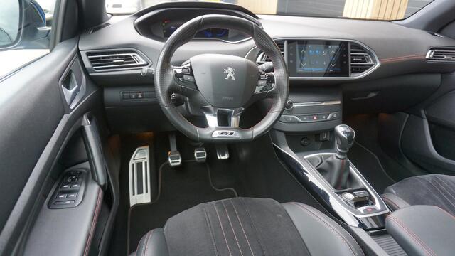 Peugeot 308 SW 1.2 PureTech 131pk GT-Line Pano.Dak Leder/Alcantara 17inch LM Trekhaak Keyless *NL auto* Blue Vertigo Metallic