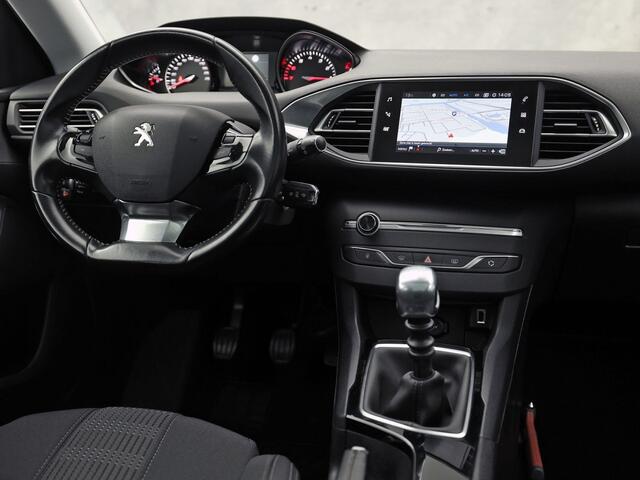 Peugeot 308 SW 1.2 PureTech Luxury Sport (GROOT NAVI, PANORAMADAK, CRUISE, CLIMATE, LM VELGEN, LANE ASSIST, GETINT GLAS, NIEUWE APK, NIEUWSTAAT)