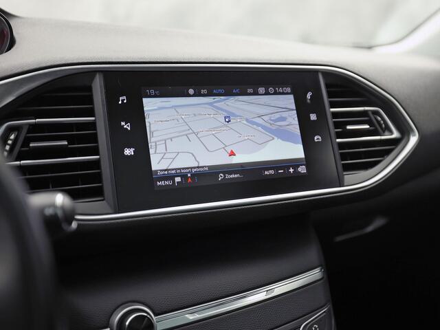 Peugeot 308 SW 1.2 PureTech Luxury Sport (GROOT NAVI, PANORAMADAK, CRUISE, CLIMATE, LM VELGEN, LANE ASSIST, GETINT GLAS, NIEUWE APK, NIEUWSTAAT)