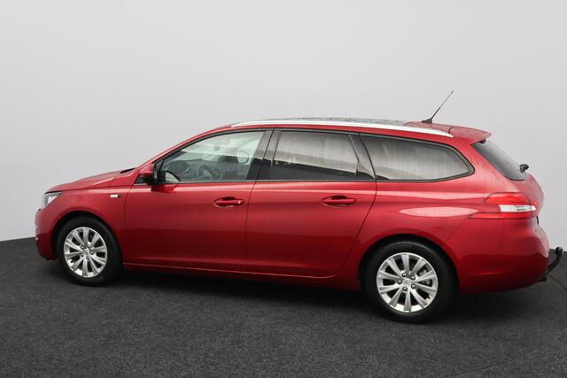 Peugeot 308 SW 1.2 PureTech Style/ D-Riem verv: 128.000 KM!/ DEALER ONDERHOUDEN!/ Trekhaak/ Panorama-Dak/ DAB+/ Extra getint glas/ PDC/ Navi/ Clima/ Cruise/ Bluetooth/ Multi. LEDER. Stuur/ Mistl./ Chroom/ Dakrails.