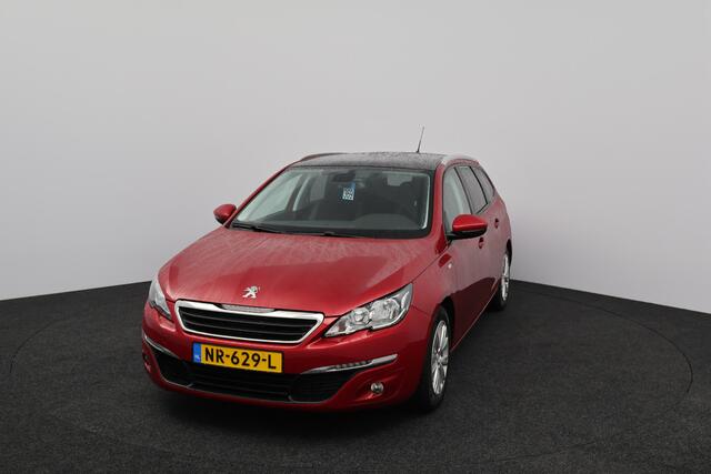 Peugeot 308 SW 1.2 PureTech Style/ D-Riem verv: 128.000 KM!/ DEALER ONDERHOUDEN!/ Trekhaak/ Panorama-Dak/ DAB+/ Extra getint glas/ PDC/ Navi/ Clima/ Cruise/ Bluetooth/ Multi. LEDER. Stuur/ Mistl./ Chroom/ Dakrails.
