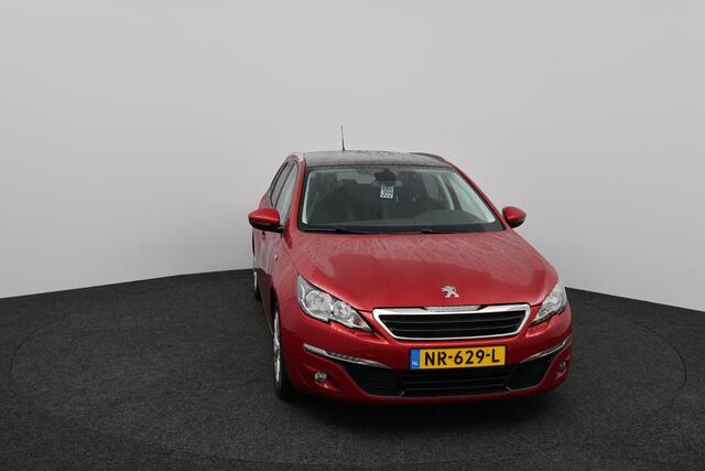 Peugeot 308 SW 1.2 PureTech Style/ D-Riem verv: 128.000 KM!/ DEALER ONDERHOUDEN!/ Trekhaak/ Panorama-Dak/ DAB+/ Extra getint glas/ PDC/ Navi/ Clima/ Cruise/ Bluetooth/ Multi. LEDER. Stuur/ Mistl./ Chroom/ Dakrails.