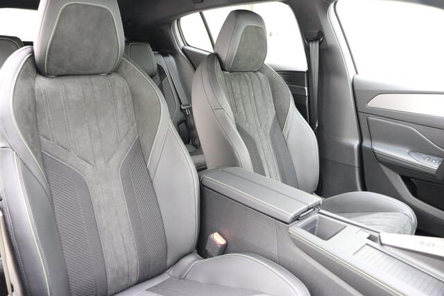 Peugeot 408 1.2 Hybrid 136 e-DCS6 GT | AUTOMAAT | Elektrische Achterklep | Adaptieve Cruise Control | Parkeer Sensoren Achter | Navigatie | DAB+ | Apple Carplay & Android Auto |
