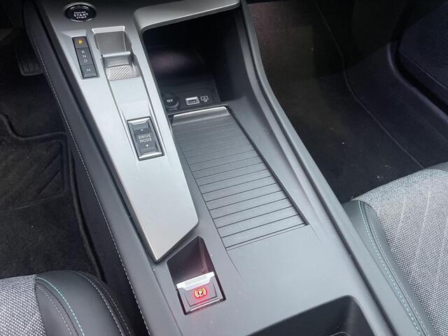 Peugeot 408 1.2 PureTech Allure Pack 130 EAT8 **LAATSTE KANS UITVERKOOP** | Demo vraag naar de beschikbaarheid |