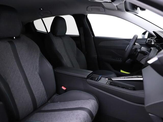 Peugeot 408 130 Allure EAT8 Automaat /Nav/Cam