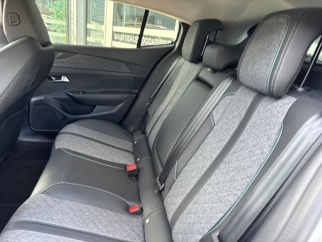 Peugeot 408 1.2 PURETECH ALLUREPACK AUTOMAAT 130PK NAVI CLIMA PDC-CAMERA