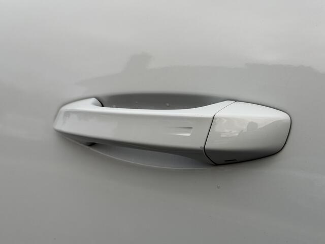 Peugeot 408 GT 1.2 Hybrid 136PK e-DCS6 Automaat Navigatie, Achteruitrijcamera, Keyless, Parkeersensoren, Stuurwielverwarming, Apple Carplay, Android Auto