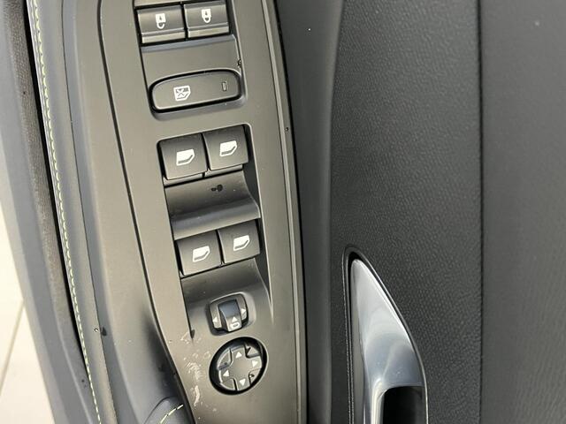 Peugeot 408 1.2 Hybrid 145 e-DCS6 GT Bekleding Alcantara/kunstleder, Panoramisch schuifdak, 360 Vision & Drive Assist Plus Pack, navigatie.