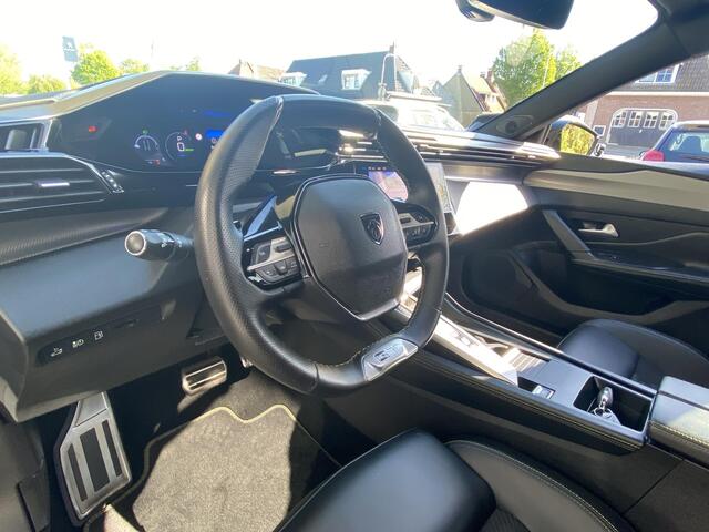 Peugeot 408 1.6 Hybrid GT | Elektr. achterklep | AGR Comfortstoel met geheugen | Achteruitrijcamera | Keyless Entry | Navigatie | 20'' velgen | Adaptieve Cruise Control