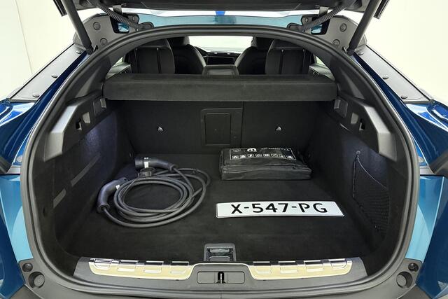 Peugeot 408 1.6 HYbrid GT 225 EAT8 First Edition Nappa Leer l AGR l Stoelverwarming- en Massage l Trekhaak l Camera l LED l 3D i-Cockpit l Adaptive Cruise Control l Climate control l Wireless Apple Carplay & Android Auto l