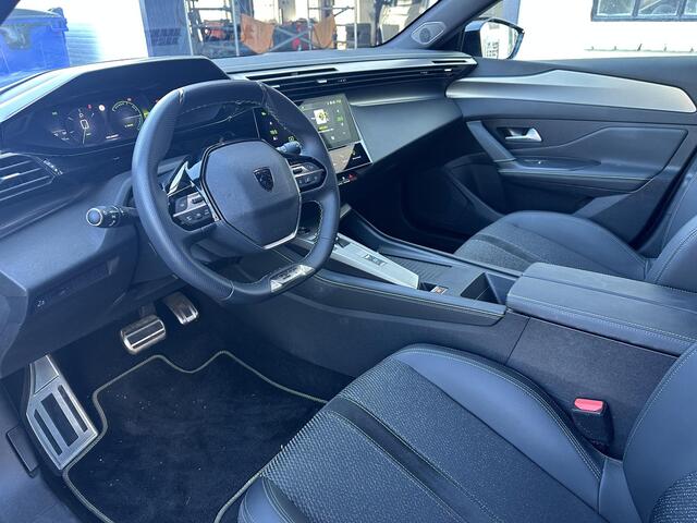 Peugeot 408 1.2 Hybrid 145 PK GT | Automaat Hybride | Demonstratieauto met slechst 5.800 KM en ¤13.500 Voordeel ! | Navigatie | Full LED Verlichting | Keyless Entry | Elektrische Kofferklep | 360 Graden Camera | Dode Hoek Signalering | Stuurwielverwarming | 19" Licht