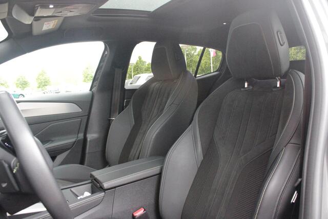 Peugeot 408 1.6 HYbrid 225PK EAT8 GT | PANORAMA SCHUIF/KANTEL DAK | FOCAL PREMIUM AUDIO SYSTEM | STUUR VERWARMING | SFEER VERLICHTING | 20" LICHTMETALEN VELGEN | ELEKTRISCH BEDIENBARE ACHTERKLEP | LED MATRIX KOPLAMPEN | 360° CAMERA | PARKEERSENSOREN VOOR + ACHTER | D