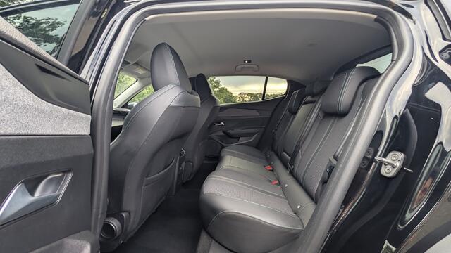 Peugeot 408 1.2 Hybrid 145 e-DCS6 Allure | Navi | Camera | PDC | Leer | Climate Control