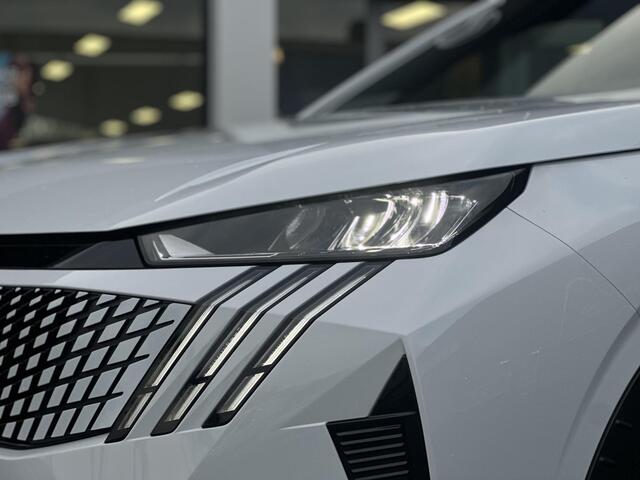Peugeot 5008 1.2 Hybrid 136pk Allure | 360 Parkeercamera/-sensoren | Adaptieve Cruise Control | Navigatie | Draadloze telefoonlader | Climate Control | Stuurverwarming | Draadloze Apple Carplay/Android Auto | Full LED | LM velgen |