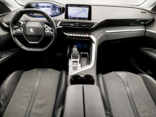Peugeot 5008 1.2 PureTech Sport 7 Persoons Automaat (APPLE CARPLAY, STOELVERWARMING, LEDER, GROOT NAVI, 360 CAMERA, KEYLESS, SPORTSTOELEN, GETINT GLAS, CRUISE, NIEUWE APK, NIEUWSTAAT)