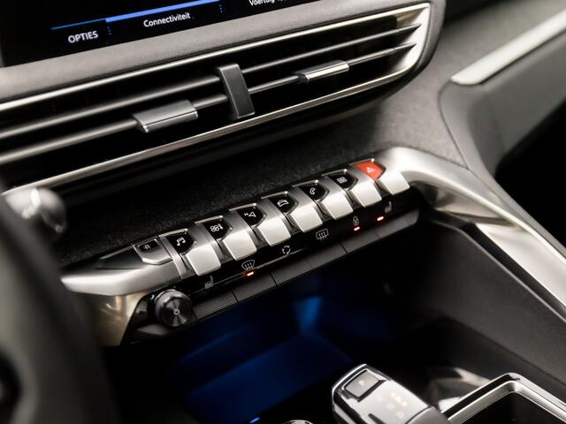 Peugeot 5008 1.2 PureTech Sport 7 Persoons Automaat (APPLE CARPLAY, STOELVERWARMING, LEDER, GROOT NAVI, 360 CAMERA, KEYLESS, SPORTSTOELEN, GETINT GLAS, CRUISE, NIEUWE APK, NIEUWSTAAT)