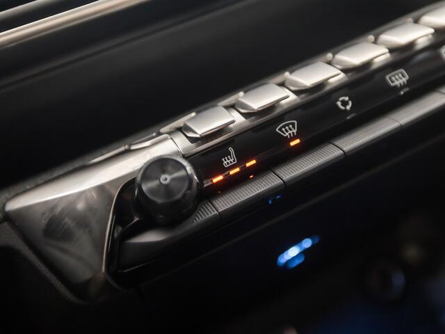 Peugeot 5008 1.2 PureTech Sport 7 Persoons Automaat (APPLE CARPLAY, STOELVERWARMING, LEDER, GROOT NAVI, 360 CAMERA, KEYLESS, SPORTSTOELEN, GETINT GLAS, CRUISE, NIEUWE APK, NIEUWSTAAT)