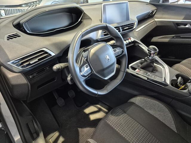 Peugeot 5008 1.2 PureTech Active | 7-Zits | Navigatie via Apple Carplay of Android Auto | Stoelverwarming | Camera | Parkeersensoren | Veiligheidsnet |