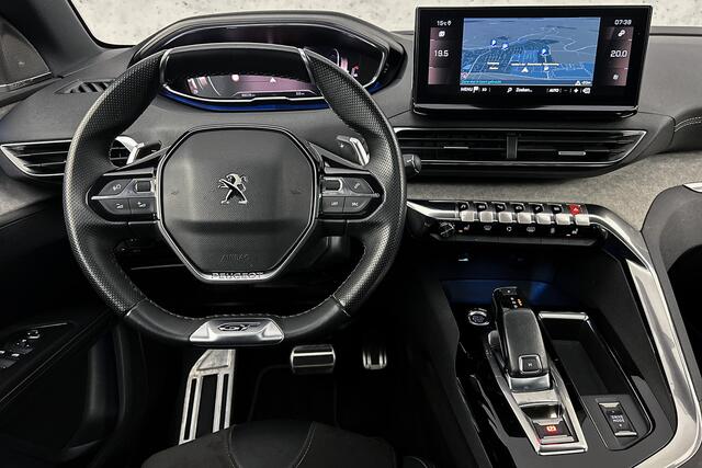 Peugeot 5008 1.6 PureTech Black Pack | Elektrisch glazen panoramadak | LED | Half lederen bekleding | Apple carplay