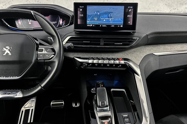 Peugeot 5008 1.6 PureTech Black Pack | Elektrisch glazen panoramadak | LED | Half lederen bekleding | Apple carplay
