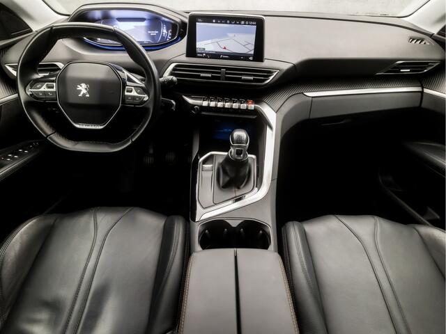 Peugeot 5008 1.2 PureTech Sport 7 Persoons (APPLE CARPLAY, GROOT NAVI, TREKHAAK, LEDEREN SPORTSTOELEN, 360 CAMERA, ADAPTIVE CRUISE, GETINT GLAS, PARKEERSENSOREN, NIEUWE APK, NIEUWSTAAT)