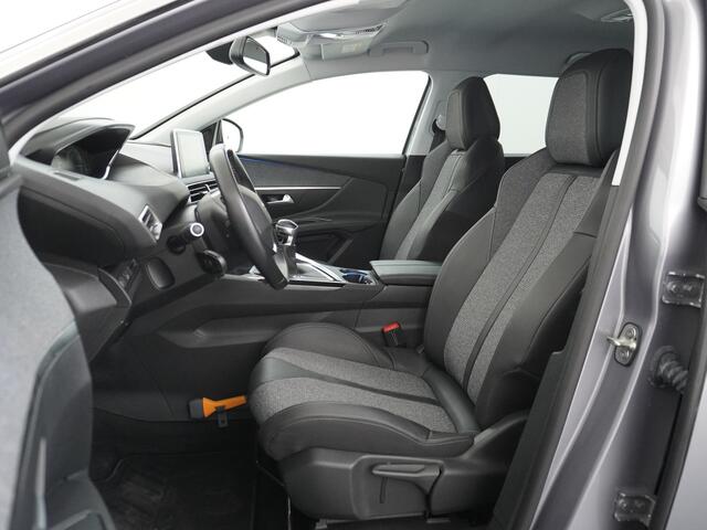 Peugeot 5008 T131PK 7-Pers Apple Carplay Android Adap.Cruise Navi Camera Trekhaak Led Elek.Achterklep Ecc Pdc DAB+ Pack Drive Assist Plus Dodehoek detectie Lane Assist Keyless Lmv 19" Verkeersbordlezer Privacy Glas Blue Premium 100% Dealeronderhouden! EURO6 Laatste be