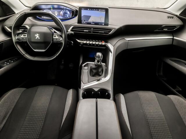Peugeot 5008 1.2 PureTech Sport 7 Persoons (APPLE CARPLAY, GROOT NAVI, PARKEERSENSOREN, LANE ASSIST, SPORTSTOELEN, TREKHAAK, CRUISE, DRAADLOZE TELEFOONLADER, NIEUWE APK, NIEUWSTAAT)