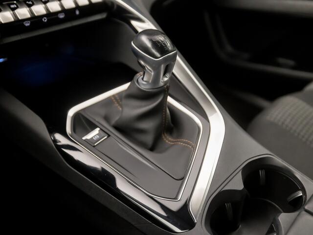 Peugeot 5008 1.2 PureTech Sport 7 Persoons (APPLE CARPLAY, GROOT NAVI, PARKEERSENSOREN, LANE ASSIST, SPORTSTOELEN, TREKHAAK, CRUISE, DRAADLOZE TELEFOONLADER, NIEUWE APK, NIEUWSTAAT)