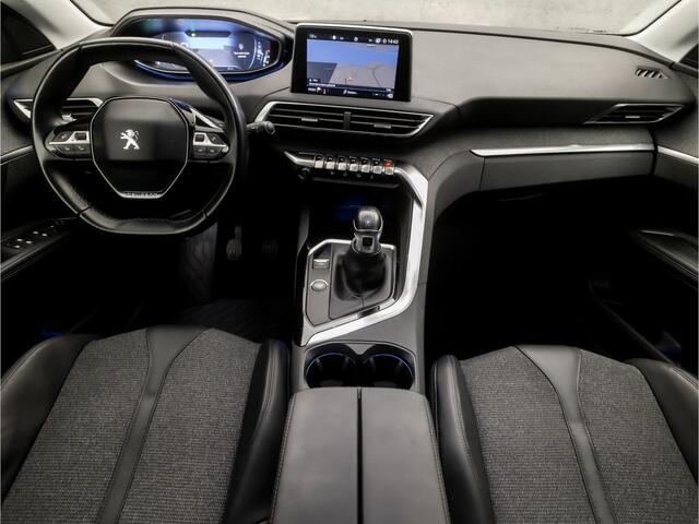 Peugeot 5008 1.2 PureTech Sport 7 Persoons (APPLE CARPLAY, GROOT NAVI, KEYLESS, 360 CAMERA, LEDER, SPORTSTOELEN, GETINT GLAS, TREKHAAK, ELEK ACHTERKLEP, NIEUWE APK, NIEUWSTAAT)
