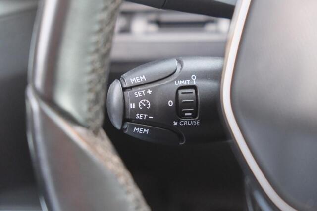 Peugeot 5008 1.2 PureTech 130pk Allure | Navi | Climate | Cruise | Camera | 19" velgen