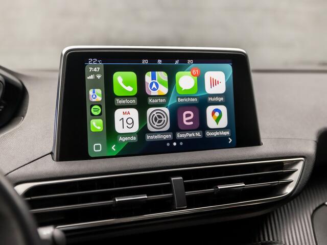 Peugeot 5008 1.2 PureTech Sport 7 Persoons (APPLE CARPLAY, GROOT NAVI, TREKHAAK, DAB+, SPORTSTOELEN, PARKEERSENSOREN, CRUISE, NIEUWSTAAT)