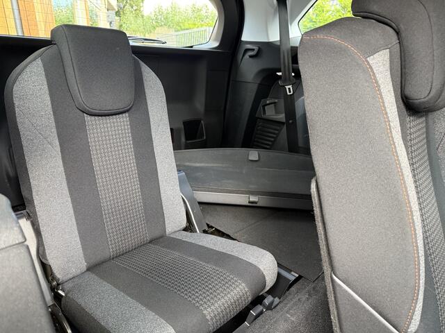 Peugeot 5008 130pk PT Premium 7p., Camera | Trekhaak | 18inch