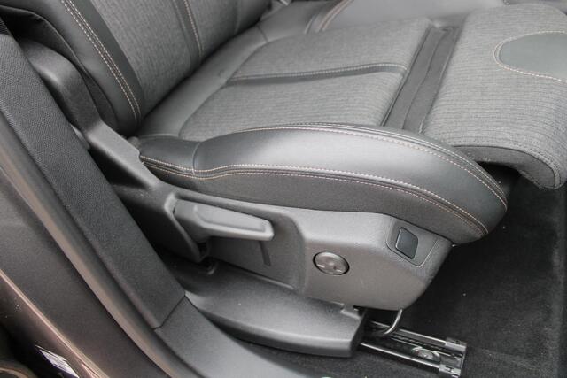 Peugeot 5008 1.6 PureTech 180pk GT-Line 7-zits Automaat Airco Navi Carplay Camera V+A