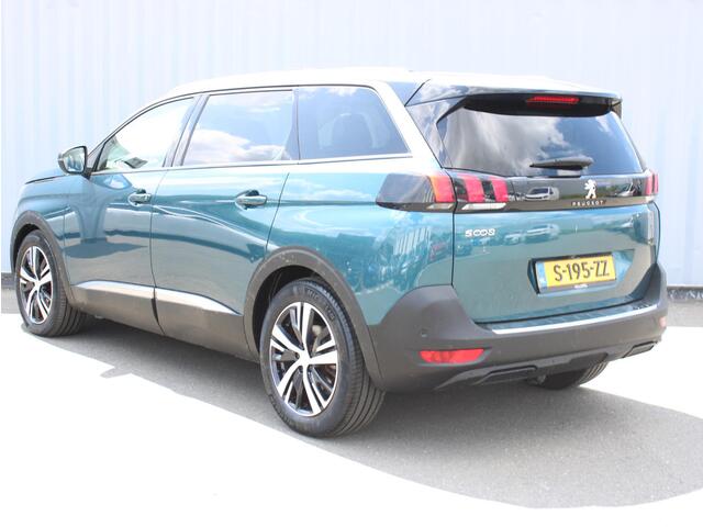 Peugeot 5008 1.2 PureTech Allure Automaat/ Schuifdak / El.stoelen / Trekhaak/ Focal