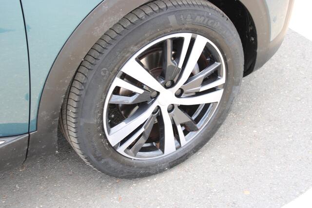 Peugeot 5008 1.2 PureTech Allure Automaat/ Schuifdak / El.stoelen / Trekhaak/ Focal